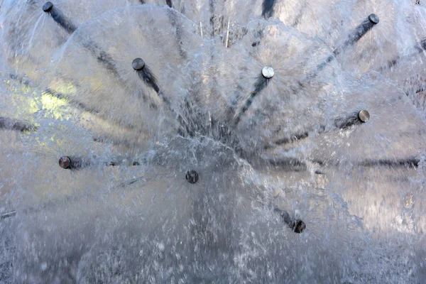 Acqua Spruzzata Una Fontana Forma Dente Leone — Foto Stock