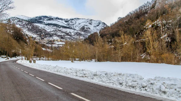 Asphalt Highway Countryside Winter — стоковое фото