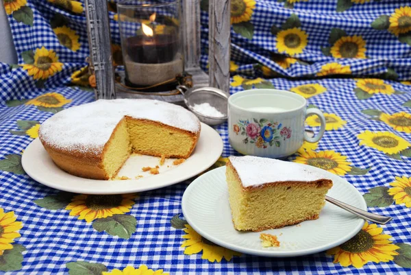 Tasty Cake Named Heaven Paradiso Table Sunflower Patterned Tablecloth — стокове фото