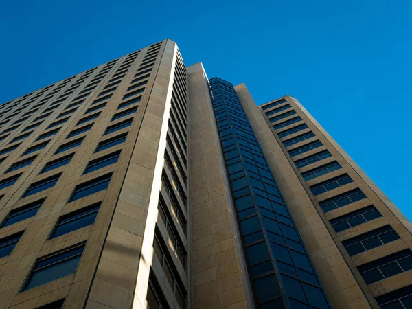Ένα Ψηλό Εταιρικό Κτίριο Στο Κέντρο Του Κάλγκαρι Αλμπέρτα — Φωτογραφία Αρχείου
