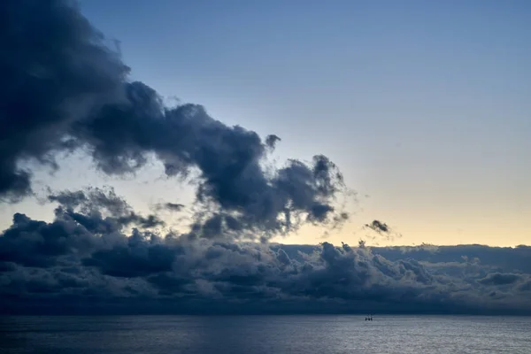 Beautiful View Low Clouds Mountains Sea Blue Sky — Stock Photo, Image