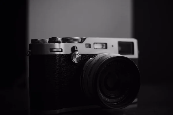 Μια Φωτογραφία Μιας Φωτογραφικής Μηχανής Κλίμακα Γκρι — Φωτογραφία Αρχείου