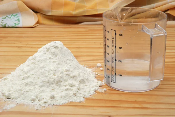 Container Water Flour Puff Pastry Dough Recipe Wooden Table — Fotografia de Stock