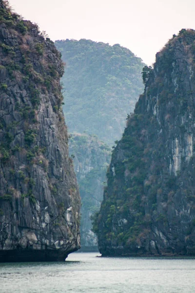 Vertical Shot Towering Limestone Islands Long Bay Vietnam — 图库照片