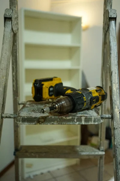 Vertical Shot Drill Dirty Ladder Room — Stockfoto