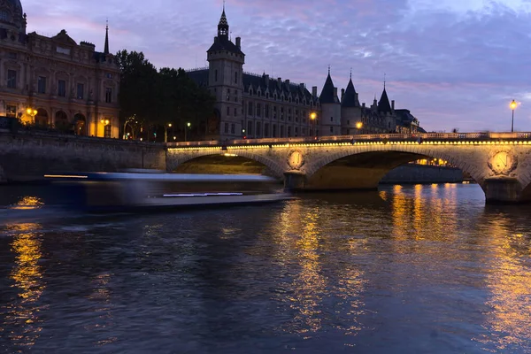 Paris Francja Październik 2019 Wieczorem Most Pont Change Paryżu Francja — Zdjęcie stockowe