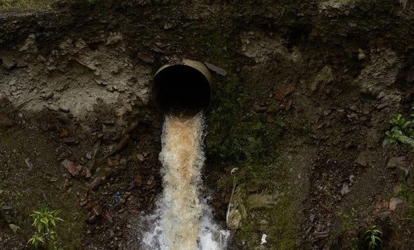 Dirty Sewage Water Flows Sewer Pipe Wall — Foto Stock