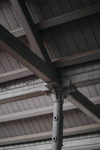 Vertical Grayscale Shot Wooden Paneling Interior Roof — Foto Stock