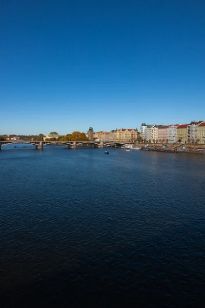 Vertical Shot Vltava River Moldau Bridge Buildings Prague — стоковое фото