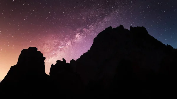 Wonderful Milky Way Galaxy Seen Rocky Hills —  Fotos de Stock