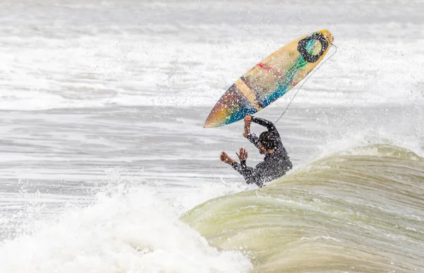 Surfer Board Jumping Wave — Stock fotografie