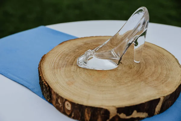 Closeup Shot Crystal Slipper Sliced Wooden Circle Blue White Tablecloth — Foto de Stock