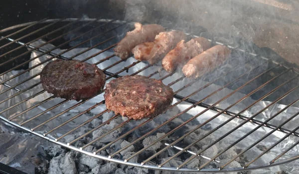 Close Shot Delicious Hamburgers Sausages Bbq Getting Cooked Grill — Stok fotoğraf