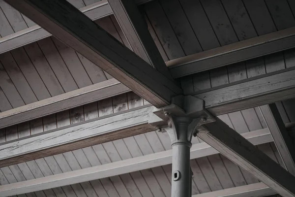 Long Pole Holding Wooden Roof — Stok fotoğraf