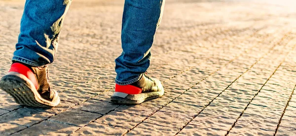 Closeup Shot Male Wearing Sneakers Walking Street — Foto Stock