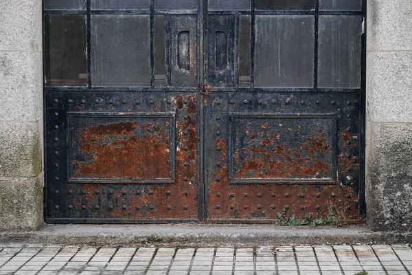 Rusty Black Abandoned Door Surface — стоковое фото