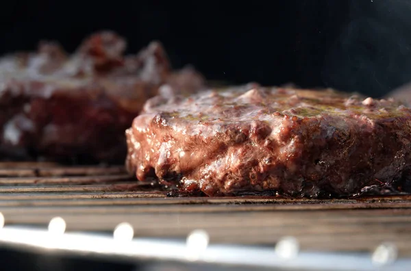 Closeup Delicious Hamburgers Bbq Getting Cooked Grill — Stok fotoğraf