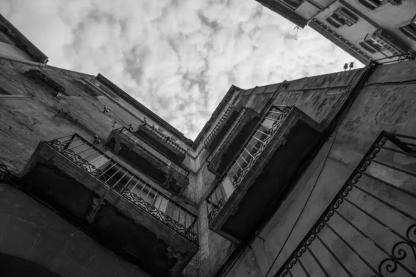 Low Angle Shot Old Apartment Buildings Balconies — Foto Stock