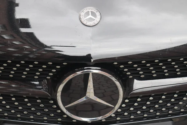 Kiel Niemcy Października 2021 Zbliżenie Logo Nowego Czarnego Mercedesa Benz — Zdjęcie stockowe