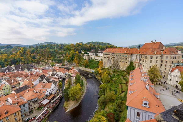 Czech Krumlov Czeska Republika Październik 2021 Piękny Widok Rzekę Płynącą — Zdjęcie stockowe