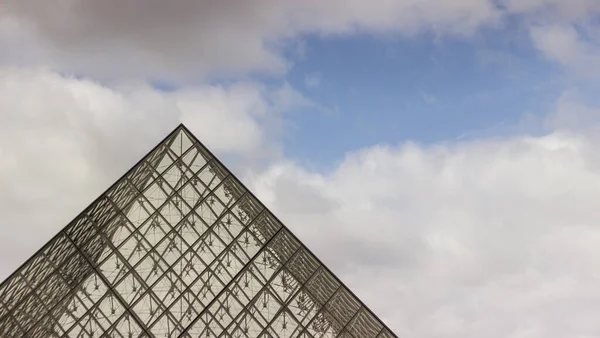 Beautiful Exterior Louvre Paris France Blue Cloudy Sky — Foto de Stock
