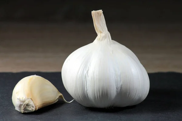 Closeup Garlic Bulb Clove Table Blurry Background — Fotografia de Stock
