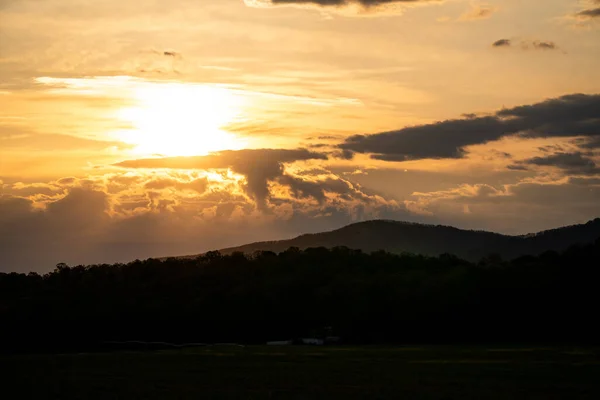 Прекрасний Вид Захід Сонця Горами — стокове фото