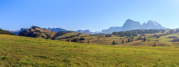 Panoramic Shot Green Fields Mountains —  Fotos de Stock