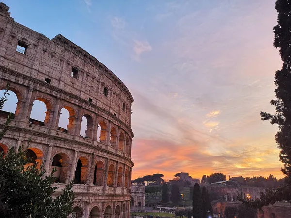 ローマ イタリア 2018年12月20日 有名なコロッセオの夕景 ローマの観光暖かい12月の日 — ストック写真