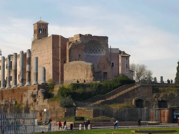 ローマ イタリア 2018年12月20日 ヴィーナスとローマの寺院の美しい景色 ローマの観光暖かい12月の日 イタリア — ストック写真
