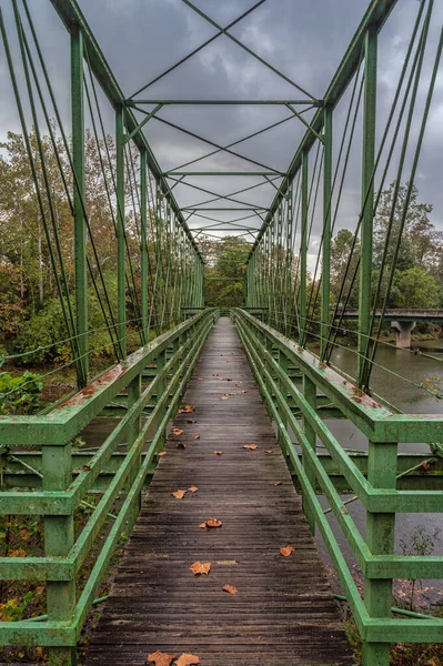 Vertical Shot Bridge Green Pillars River West Virginia — Fotografia de Stock