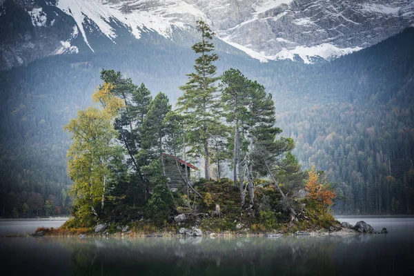 Bela Paisagem Lago Eibsee Com Montanhas Wetterstein Baviera Alemanha Durante — Fotografia de Stock