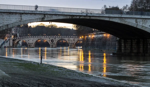 Beautiful View Concrete Bridge Reflecting Water Sunset — Stock fotografie