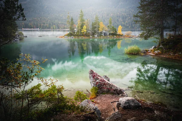 Die Wunderschöne Landschaft Des Eibsees Mit Dem Wettersteingebirge Bayern Herbst — Stockfoto