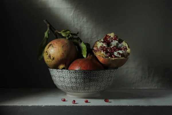 Closeup Ripe Pomegranates Bowl Table Wall — Stock fotografie