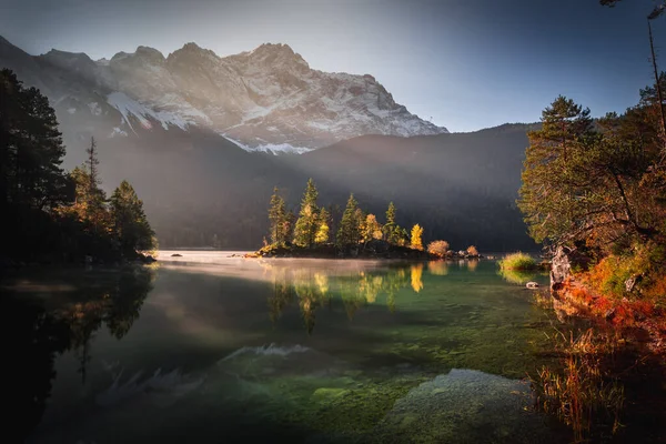 Чудовий Краєвид Озера Ейбзе Горами Веттерштайн Баварії Німеччина Восени — стокове фото