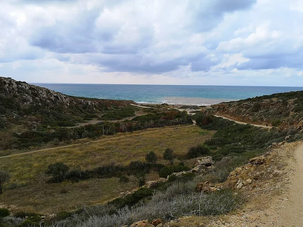 Paesaggio Paesaggistico Sul Mare Sullo Sfondo Del Mare Tranquillo Cipro — Foto Stock