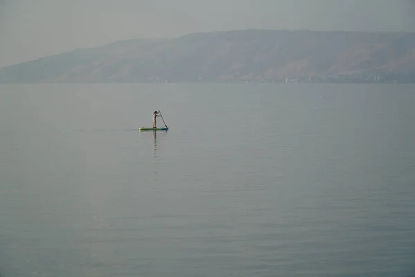 Una Splendida Vista Sul Mare Galilea Con Surfista Che Rema — Foto Stock
