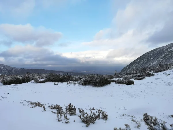 Scenic Cloudy Sky Snow Covered Open Terrain Mountain — Stockfoto