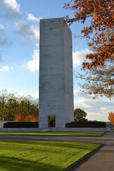 2012年11月12日 オランダのマルグラテンにあるアメリカの墓地と記念碑の垂直撮影 — ストック写真