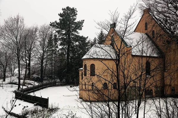 Een Kerk Gevangen Een Koude Winterdag Het Noorse Platteland — Stockfoto