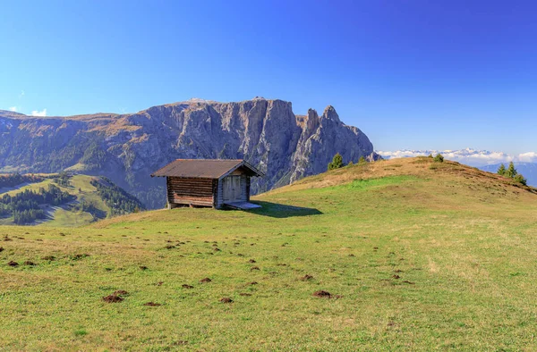 Closeup Shot Hut Mountain — Photo