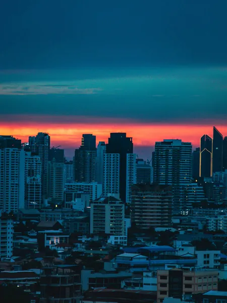 Vertikal Bild Stadsbild Med Skyline Vacker Solnedgång — Stockfoto