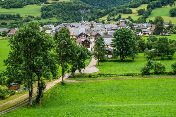 Une Belle Vue Sur Joli Village Avec Beaucoup Arbres Verts — Photo