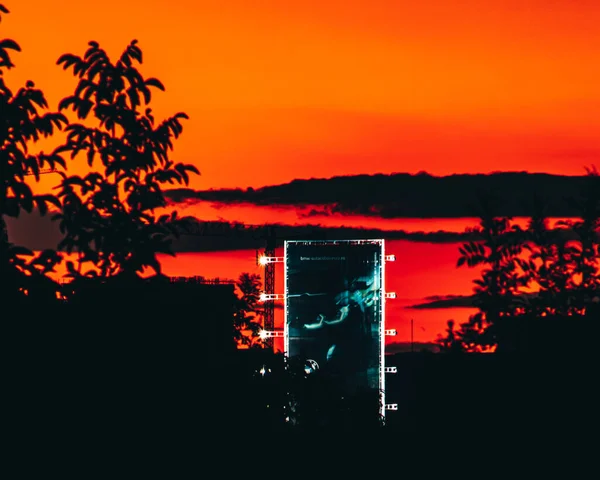 Pôr Sol Vermelho Panorâmico Sobre Cidade — Fotografia de Stock