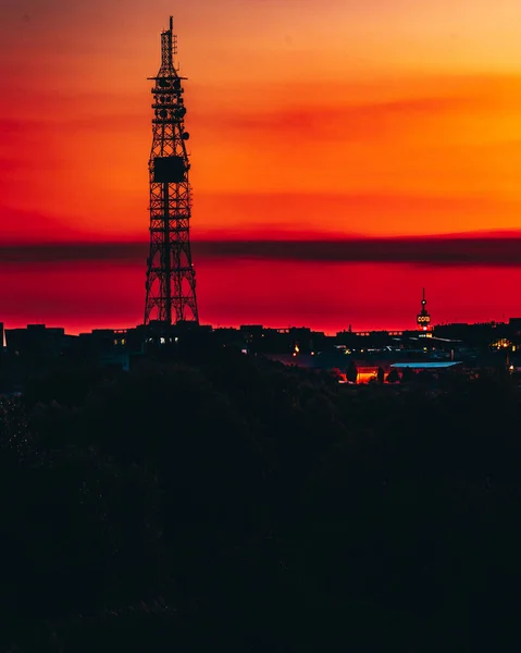 Klidná Scenérie Siluety Majákové Věže Oranžové Purpurové Ombré Obloze Při — Stock fotografie