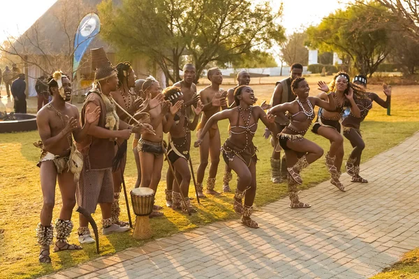 Annesburg Jižní Afrika Srpna 2021 Skupina Tradičních Afrických Tanečníků Vystupujících — Stock fotografie