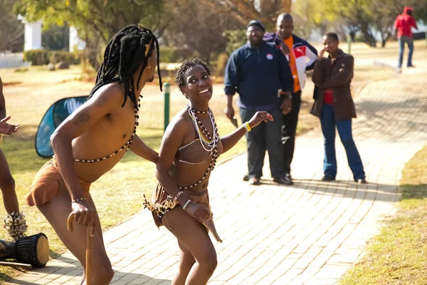 Annesburg Jižní Afrika Srpna 2021 Tradiční Afričtí Tanečníci Vystupující Kmenových — Stock fotografie