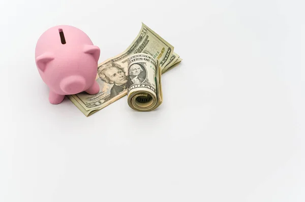 Bonito Banco Porquinho Rosa Com Wad Notas Uma Mesa Branca — Fotografia de Stock