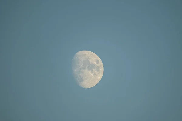 Primer Plano Luna Iluminada Por Sol — Foto de Stock